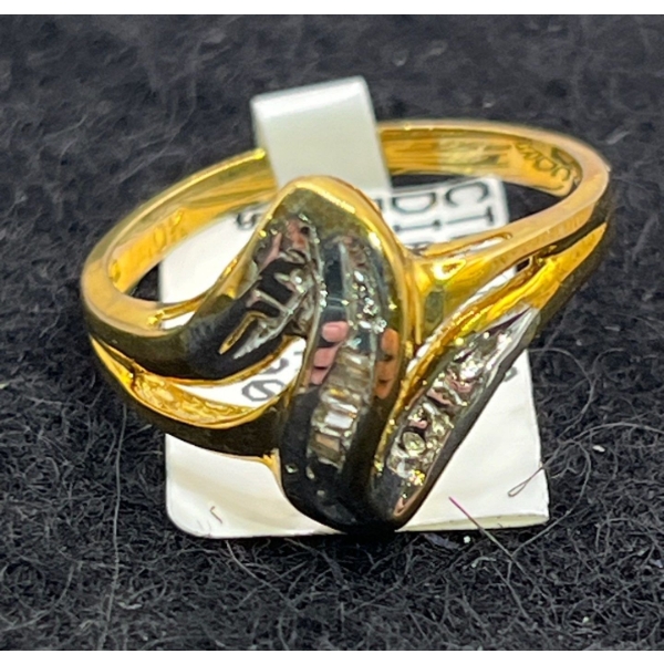 10K Gold and Diamond Ring (total weight 2.3g)