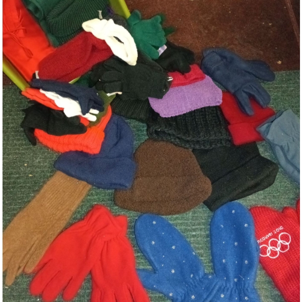 Women's Hats, Scarves, & Gloves/Mittens