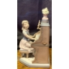 Image 2 : LLADRO Porcelain 'Girl At Piano' 6.5x8.5