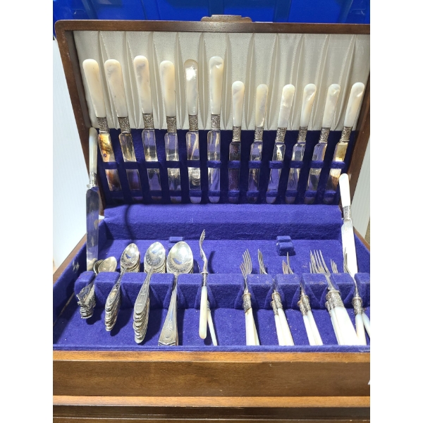 Cutlery Box 17 W, 12 D, 6.5 T & Flatware: Community Plate, SCC, Rogers Bros., W.M Rogers, R.Wallace 