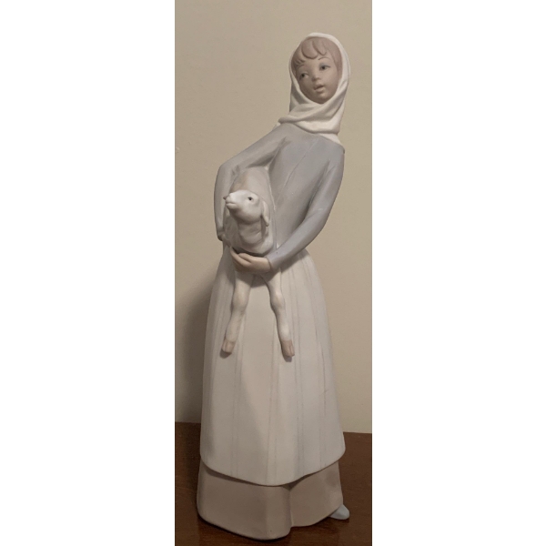 LLADRO Porcelain Girl w/ Lamb 4584 Figure - 11T 