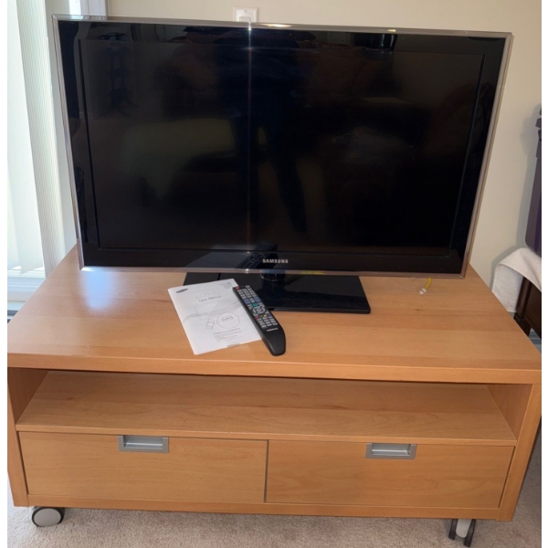 Samsung Television w/ Remote Mo.LN430683K ++ Wooden TV Stand On Wheels