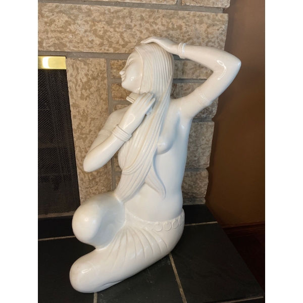 Woman Combing Hair 26T Large 