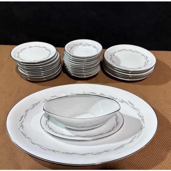 Noritake Bone China Set, 'Graywood' 