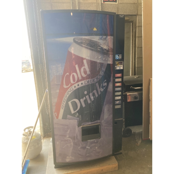 Royal Vendors Cold Beverage Vending Machine, Model 768L