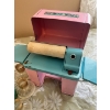 Image 5 : vintage tin "Suzy Q" automatic toy ironer from the 1950s, manufactured by A G W Toys, vintage pink p
