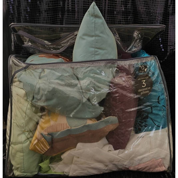 Decorative Throw Pillows and Lace Linens Set