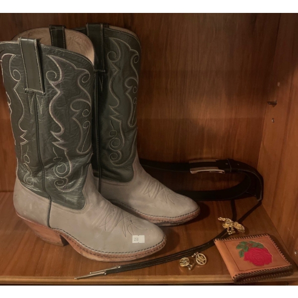 Cowboy Essentials Leather Boots Mens Size 10 Belt Wallet Cuff Links Neck Piece