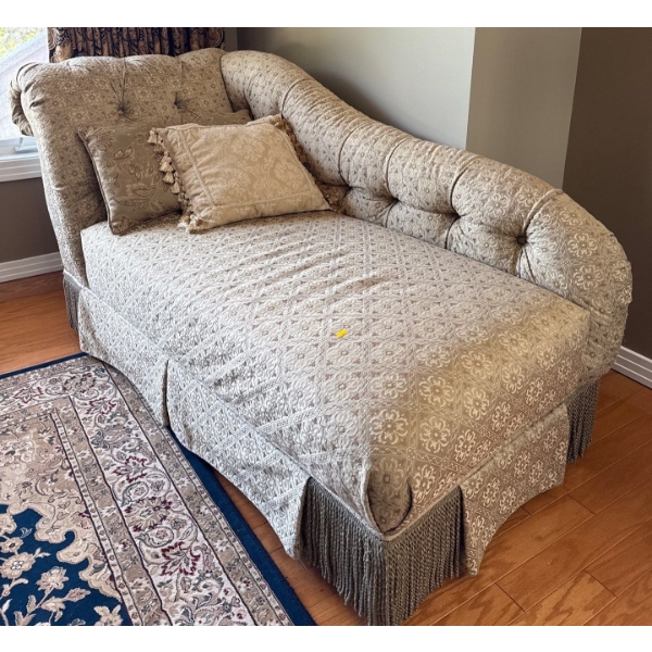 Gorgeous Chaise in Great Condition w/ Cushions; 71In Wide, 34In Deep, 36In Tall