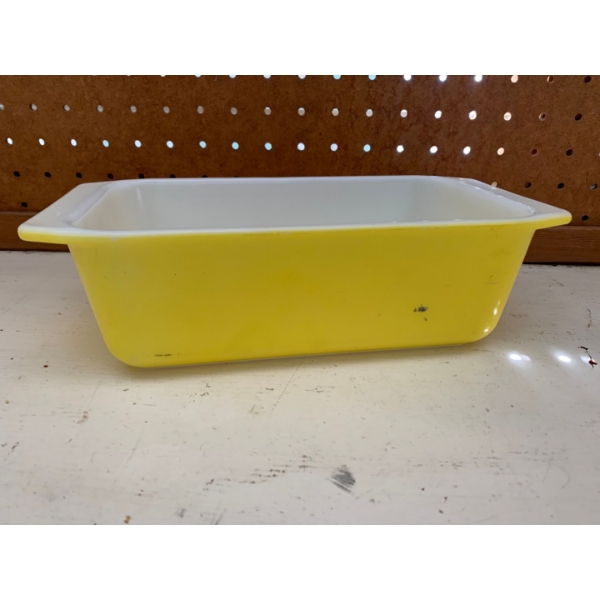 Vintage Yellow Pyrex Baking Dish 