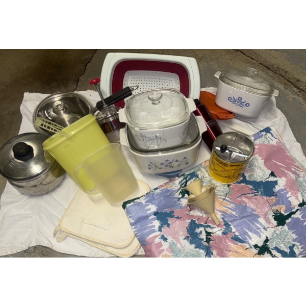 Kitchen Collabo - Vintage Corningware Tupperware & More