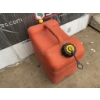Image 12 : 6 Plastic Gasoline and Water Storage Containers