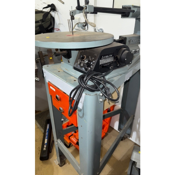 DELTA 20" Variable Speed Scroll Saw w/ Stand Mo.40-640C