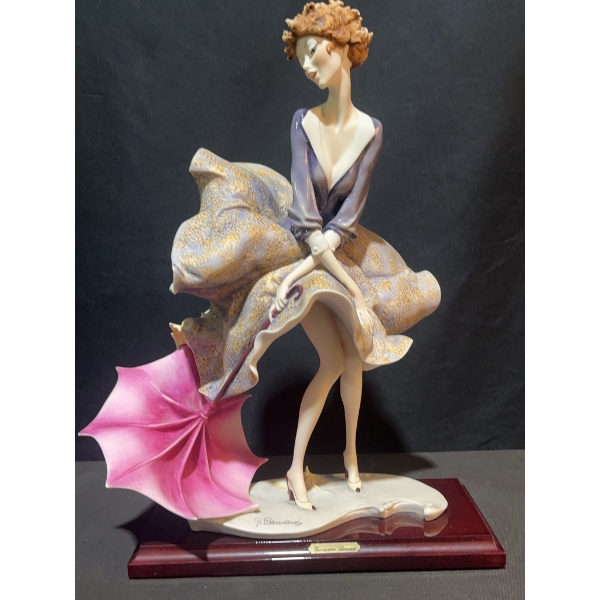 Florence Giuseppe Armani 1988 Figurine Woman With Umbrella