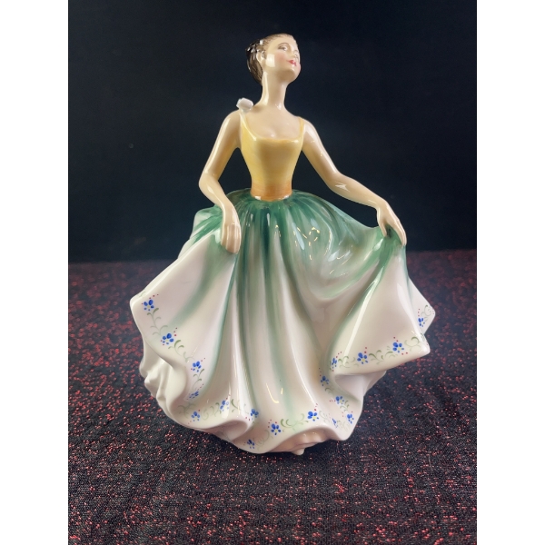 Royal Doulton Cynthia HN2440 Figurine, 6 Inch