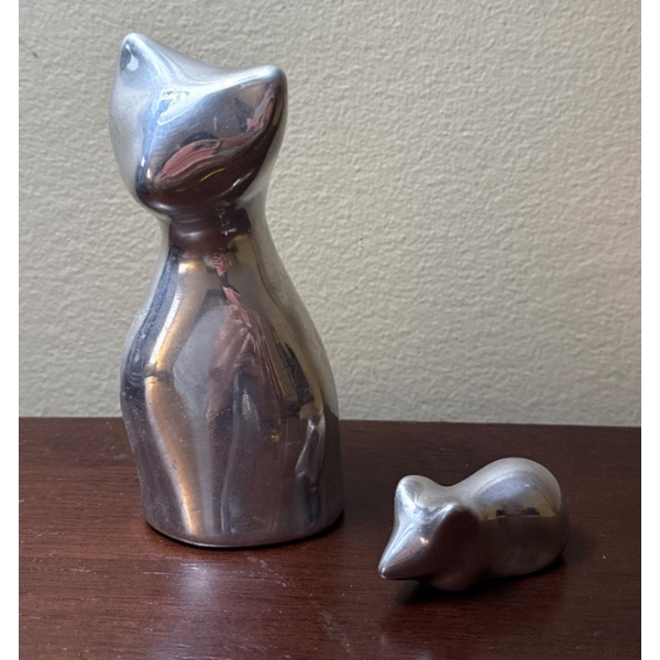 Hoselton Aluminum Art Sculptures, Made in Canada - Large Cat (5T) & Mouse 