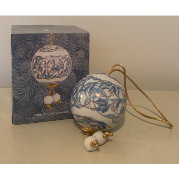 LLADRO Porcelain 'Under The Mistle Toe' Holiday Ornament 3T