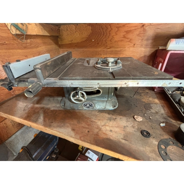 beaver, power tools table top saw solid cast-iron base in amazing shape

