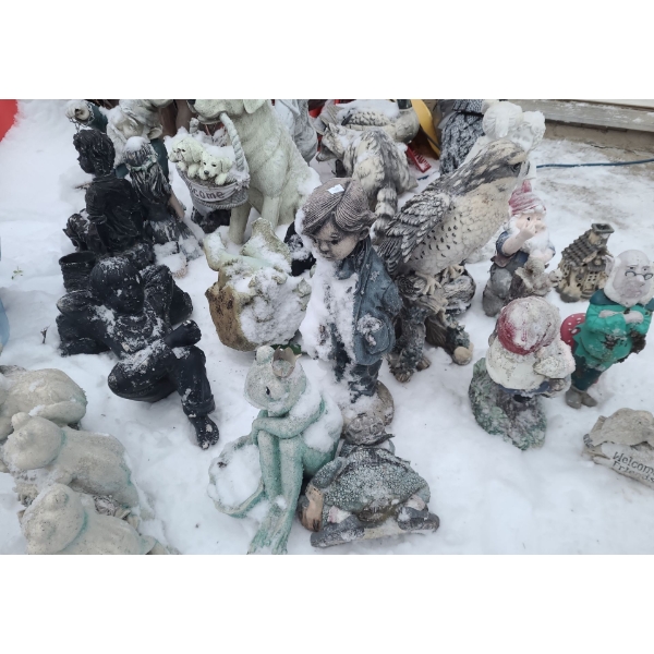 Outdoor Garden Statues Incudes: Angels, Dogs, Frogs and More!