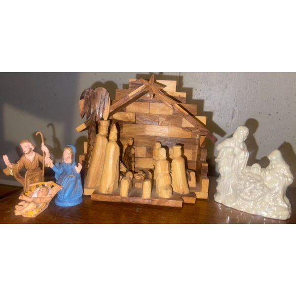 Handcarved Nativity Scene 11Wx8T XMas Religious