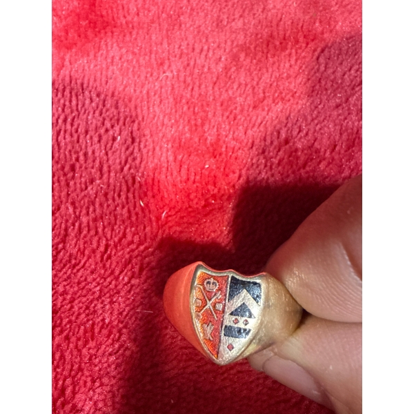 10 Karat Gold Ring 4.36 grams total weight