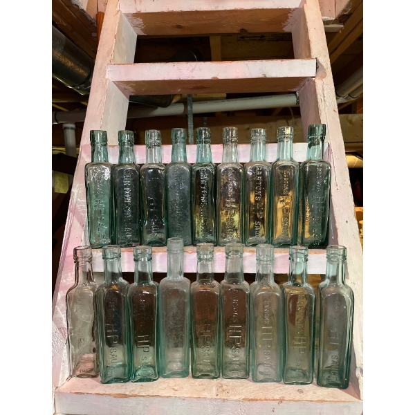  vintage collection, HP bottles all in great shape 17 blue and one clear