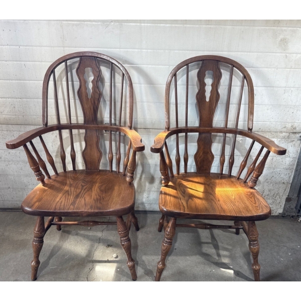 VIC DESIGNS - Vintage Oak Arm Chairs 17x20x41