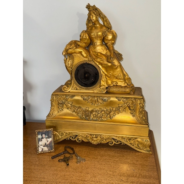 Gilded Bronze Mantle Clock / Pendule 18T