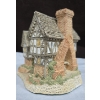 Image 2 : Hand Carving 'Tudor Manor House' By David Winter 