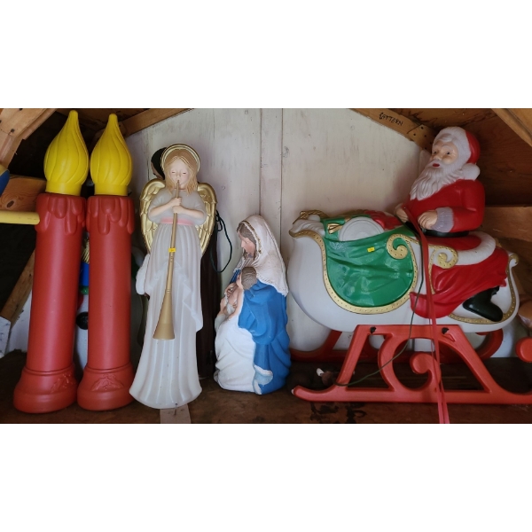Outdoor Holiday Decor: Angel: 34 T, Santa 36 W, 14 D, 37 T and More!