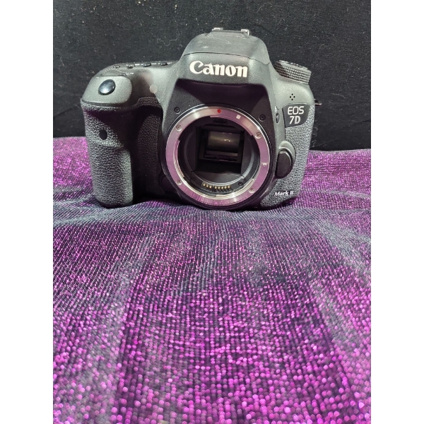 Canon EOS 7D Mark II DSLR Camera With Cap, Battery & Charger