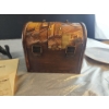 Image 11 : The Lighthouse Keeper's Daughter Collectible Plate, Decoupage Wooden Purse and More 