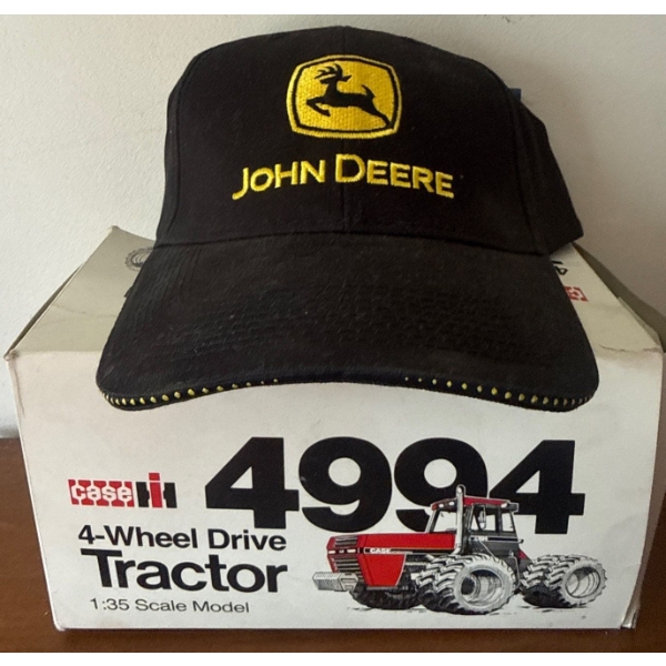 Collectible Die Cast Case Int. 4994 4WD Tractor 1:35 w/ John Deere Cap