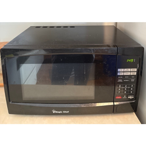 Magic Chef Microwave In Black Mo.CR-404