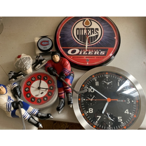 Edmonton Oilers Wall Clock 11T w/ Montreal Canadians Puck & more