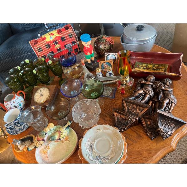 Large selection of vintage items, lunch boxes, glasses, carnival glass, pots, pens, small lanterns, 