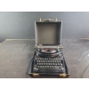 Image 4 : MINT Condition Antique Underwood Portable Typewriter