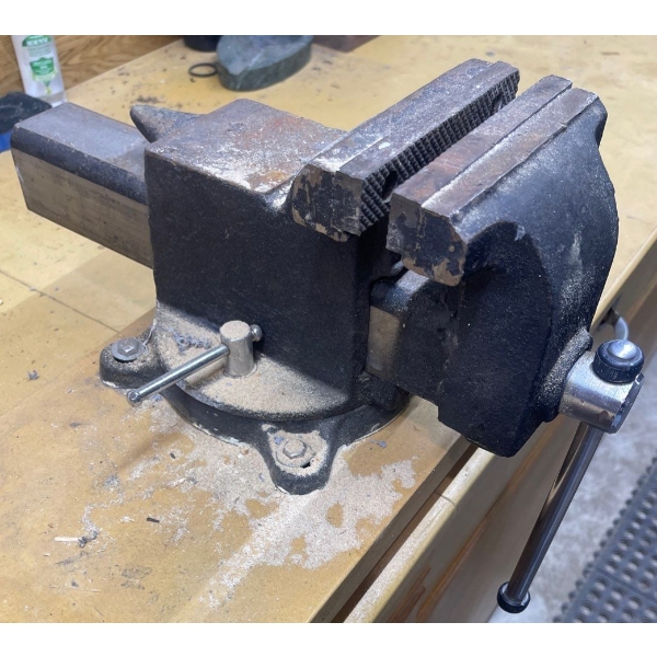 Heavy Duty 4" Bench Vise