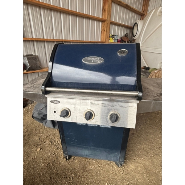  Heavy duty, Vermont casting enamel barbeque propane Great Shape original Cast Iron 