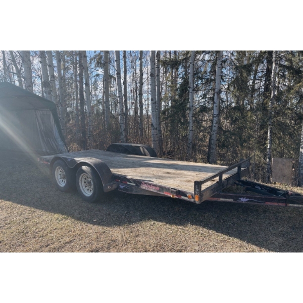 Rainbow flat deck trailer in great condition with ramps tires still in good shape