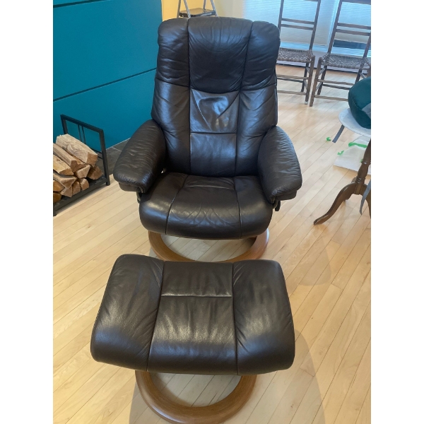 Norwegian Leather Chair & Footrest Stressless by Ekhornes, Norway, genuine leather and teak