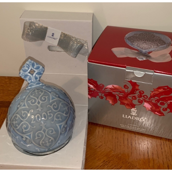 Lladro Porcelain Christmas Bell 2005 5T