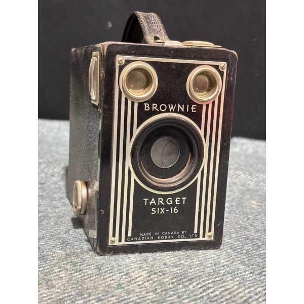  Kodak Brownie Target Six-16 Box Camera