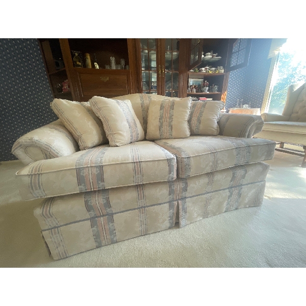 Palliser Fabric Love Seat 62L x 37D x 33T