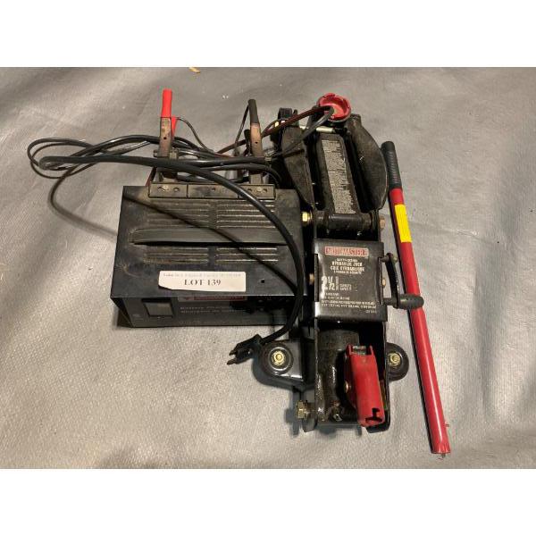 MotoMaster 2 1/2 Tonne Hydraulic Jack and Battery Charger