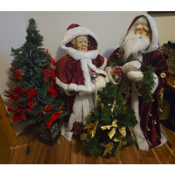 Lovely Holiday Collection - Mr & Mrs Claus, w/ Holiday Trees (36T Tallest) 