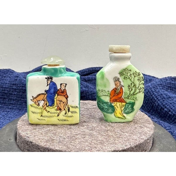 Hand Painted Ceramic Snuff Bottles with Spoons 2H 