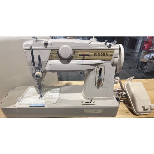 SINGER 411G - Classic German Engineering - Rare Single Thread Chain Stitch - Heavy Duty 