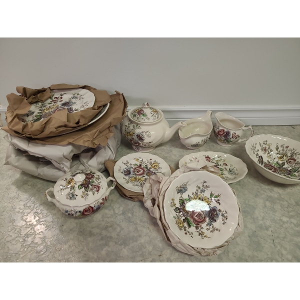 25 piece "Sheraton" pattern dishes (plates, bowls, teapot)