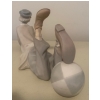 Image 4 : LLADRO Porcelain Resting Clown w/ Beret & Beach Ball 16.5L 